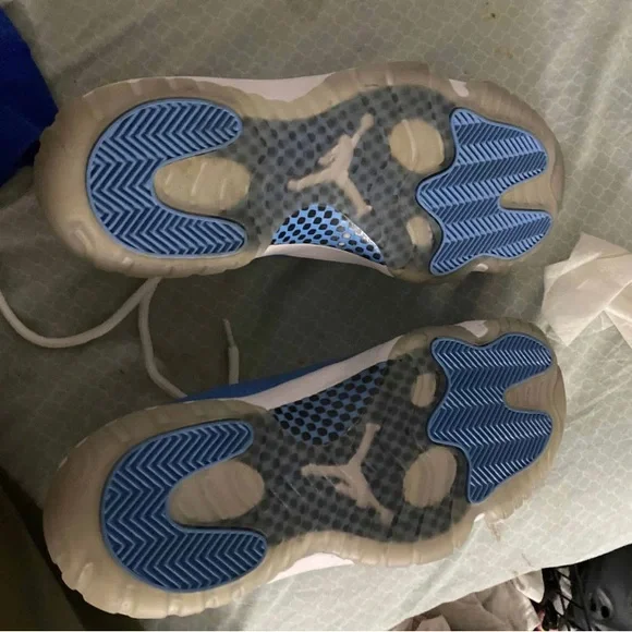 Air Jordan 11 Retro Low UNC Worn once